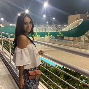 Meet your Posher, Neva